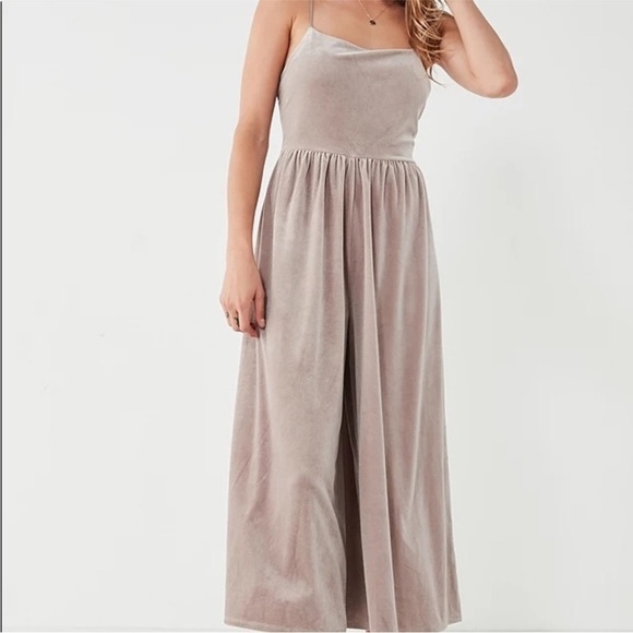 Urban Outfitters | Emmabella Velvet Cropped Wide Leg Jumpsuit - Picture 2 of 6